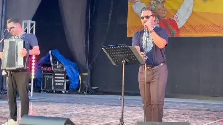 Budmo performing live, photo 3